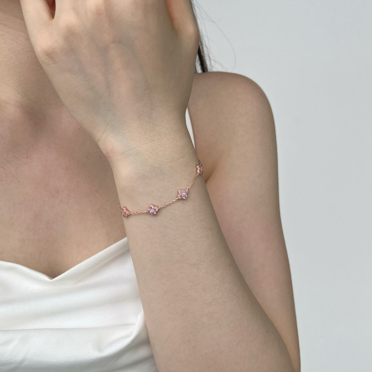 "Golden Petals" Clover Bracelet Dainty Luck. Lasting Shine.