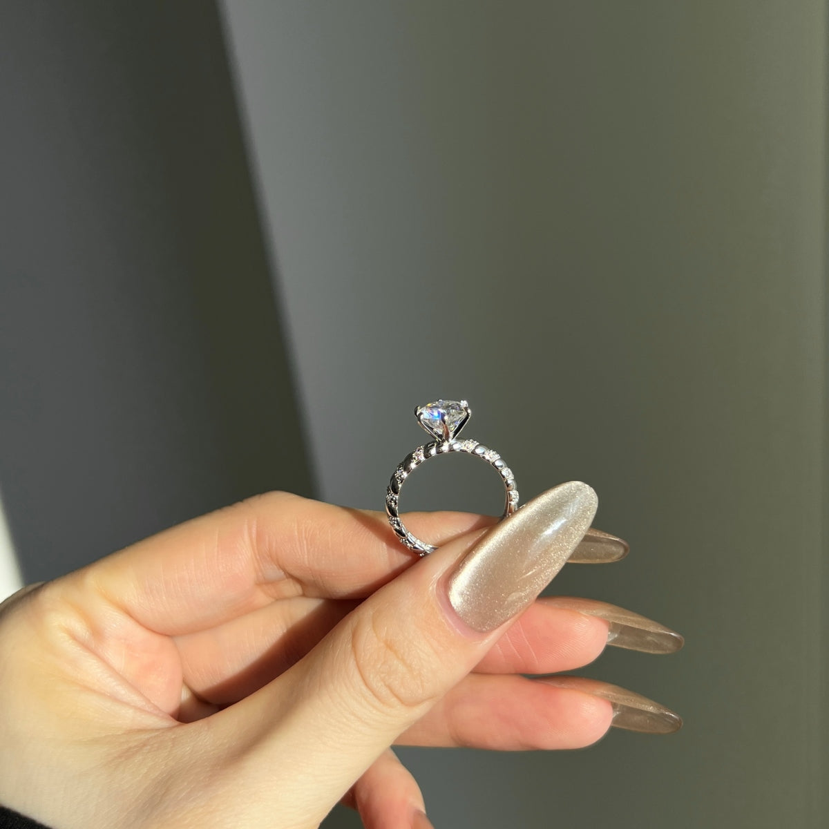 Audrey Luxe – The 2-Carat Moissanite Solitaire Ring in Rhodium-Plated Silver