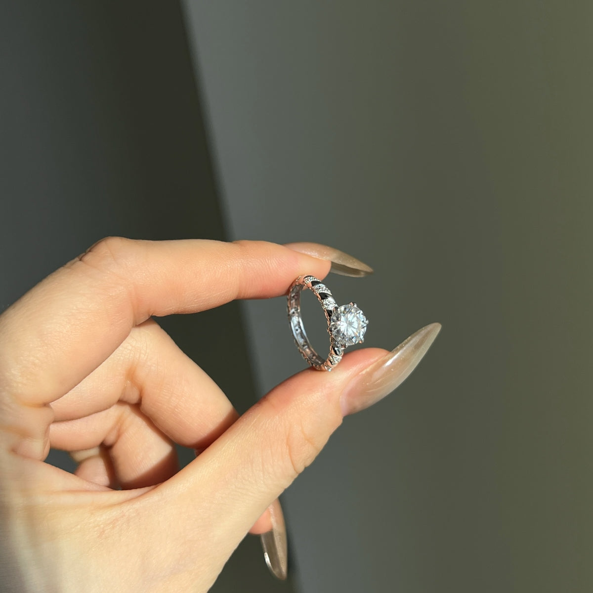 Audrey Luxe – The 2-Carat Moissanite Solitaire Ring in Rhodium-Plated Silver