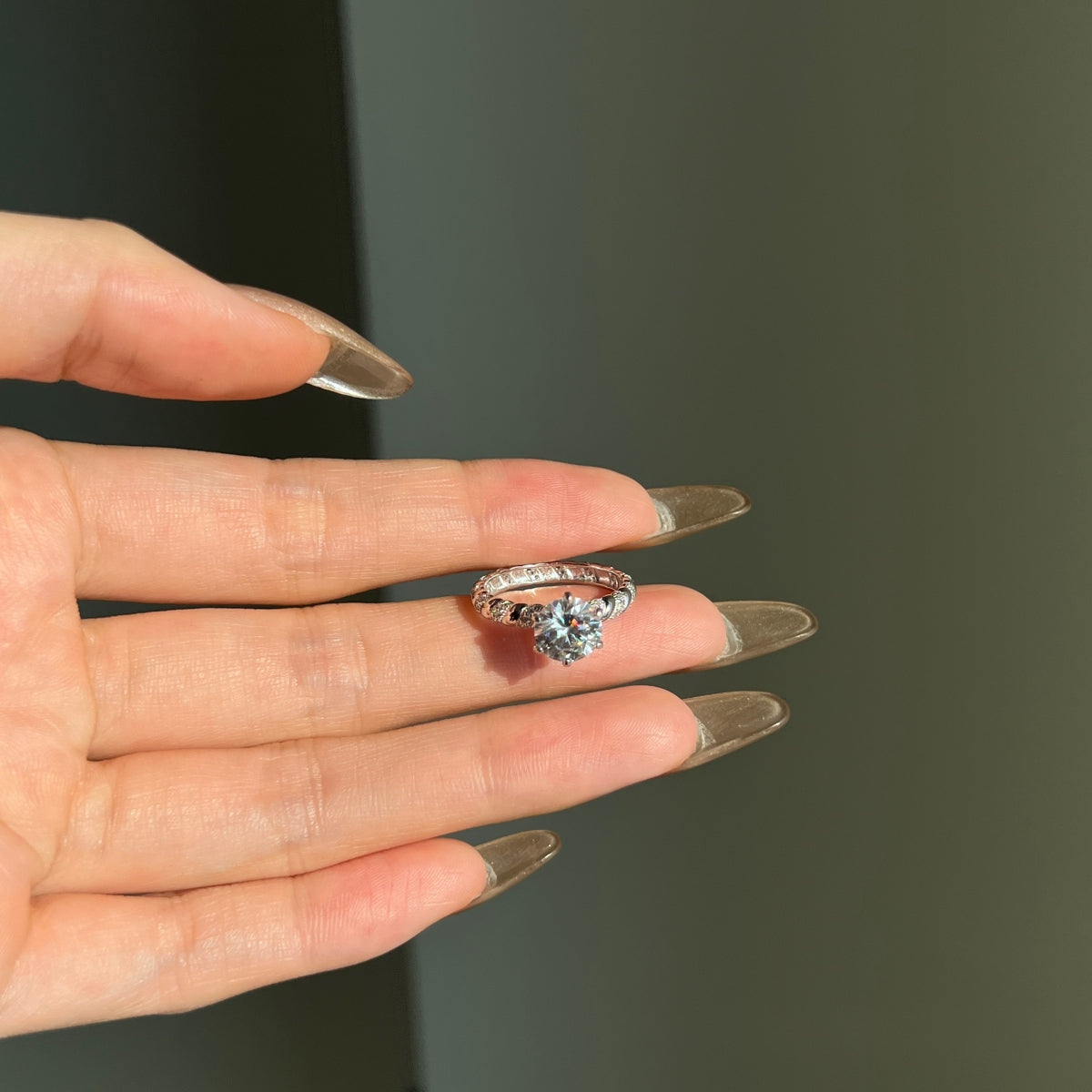 Audrey Luxe – The 2-Carat Moissanite Solitaire Ring in Rhodium-Plated Silver