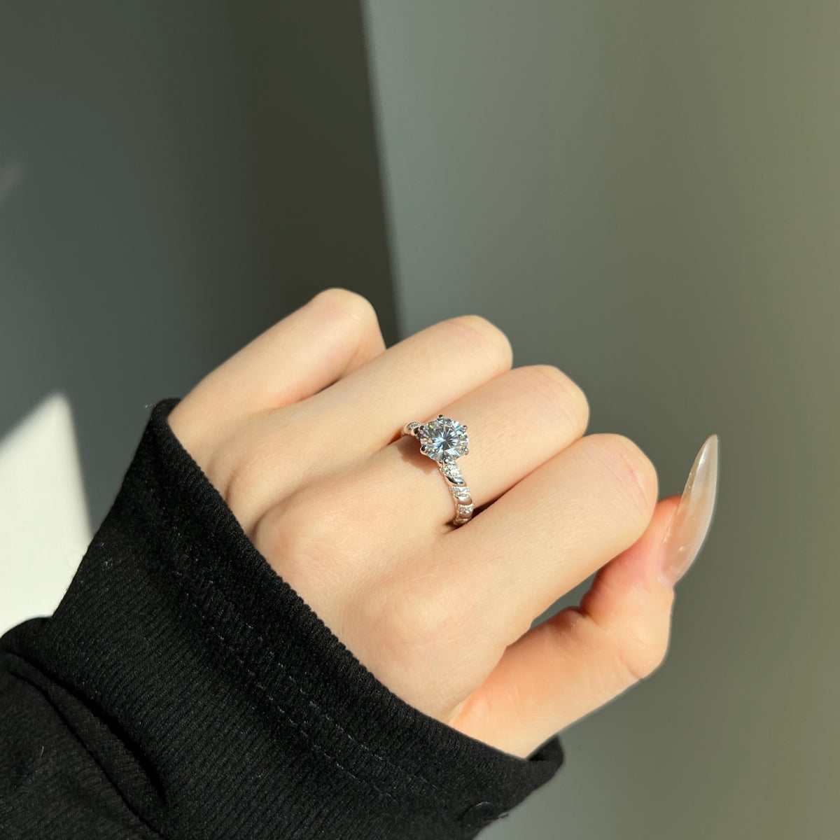 Audrey Luxe – The 2-Carat Moissanite Solitaire Ring in Rhodium-Plated Silver
