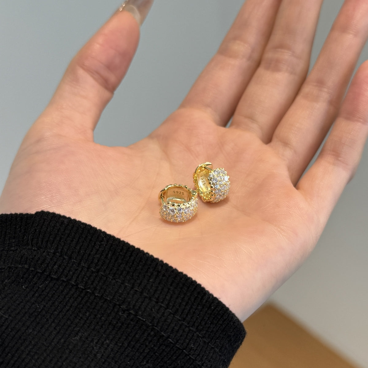 Anne Pavé Hoops Quiet Luxury. Radiant Confidence.