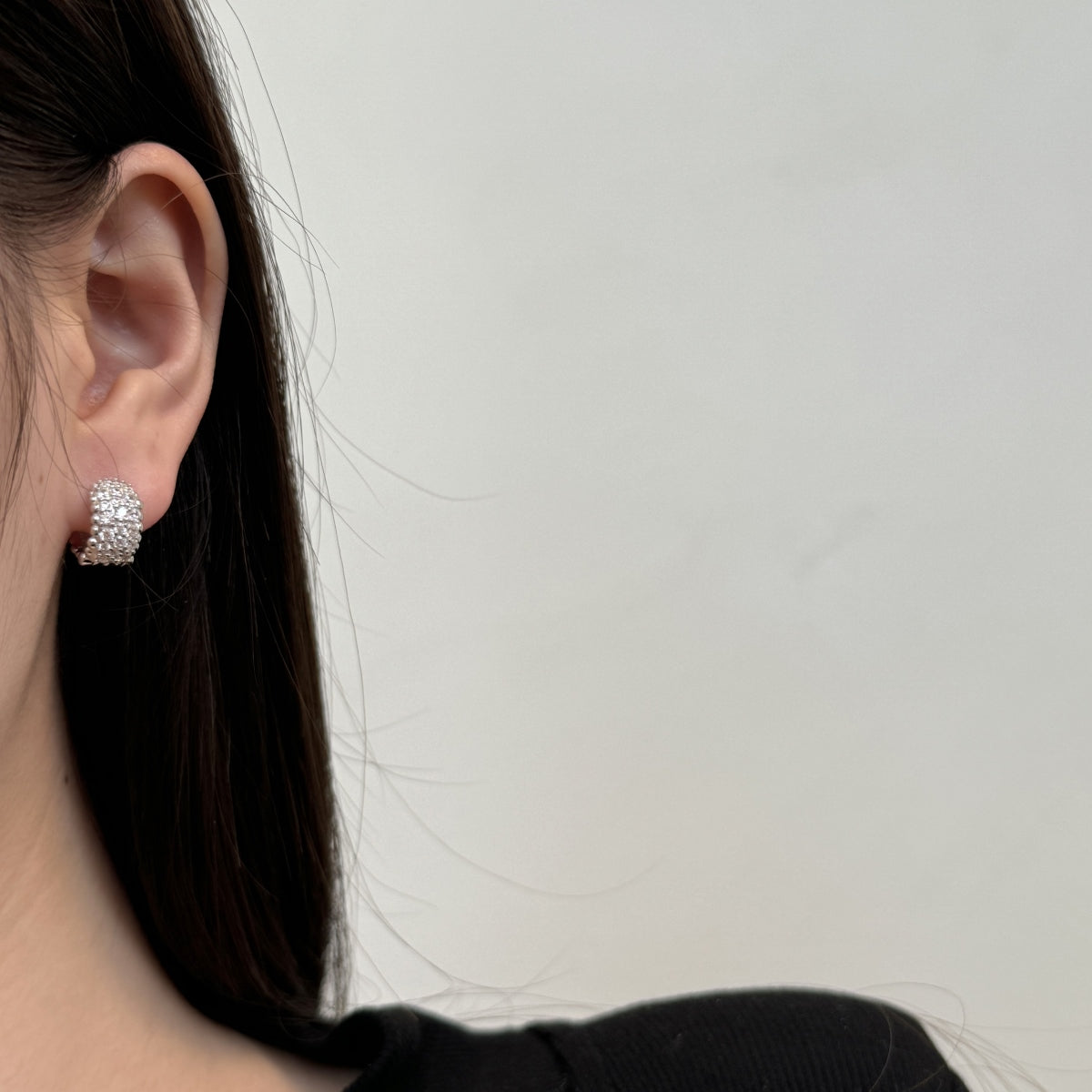 Anne Pavé Hoops Quiet Luxury. Radiant Confidence.