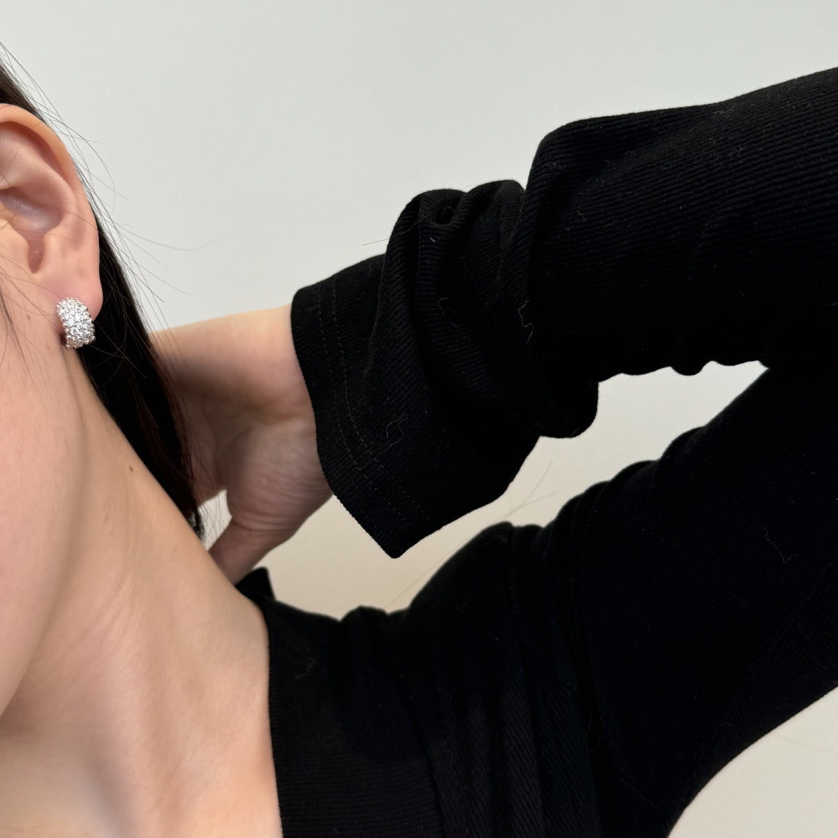 Anne Pavé Hoops Quiet Luxury. Radiant Confidence.
