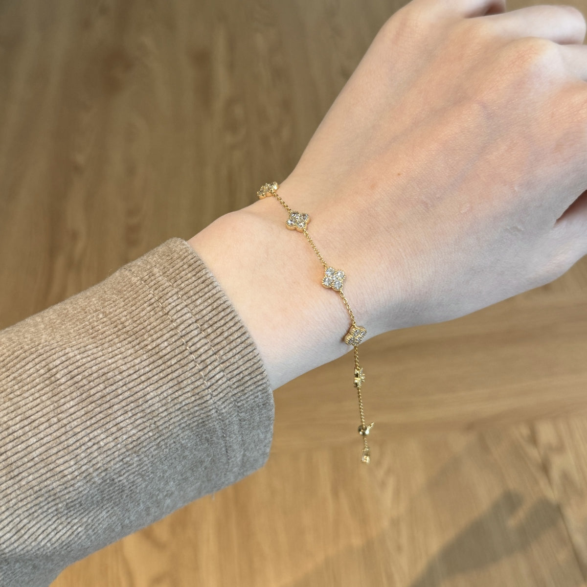 "Golden Petals" Clover Bracelet Dainty Luck. Lasting Shine.