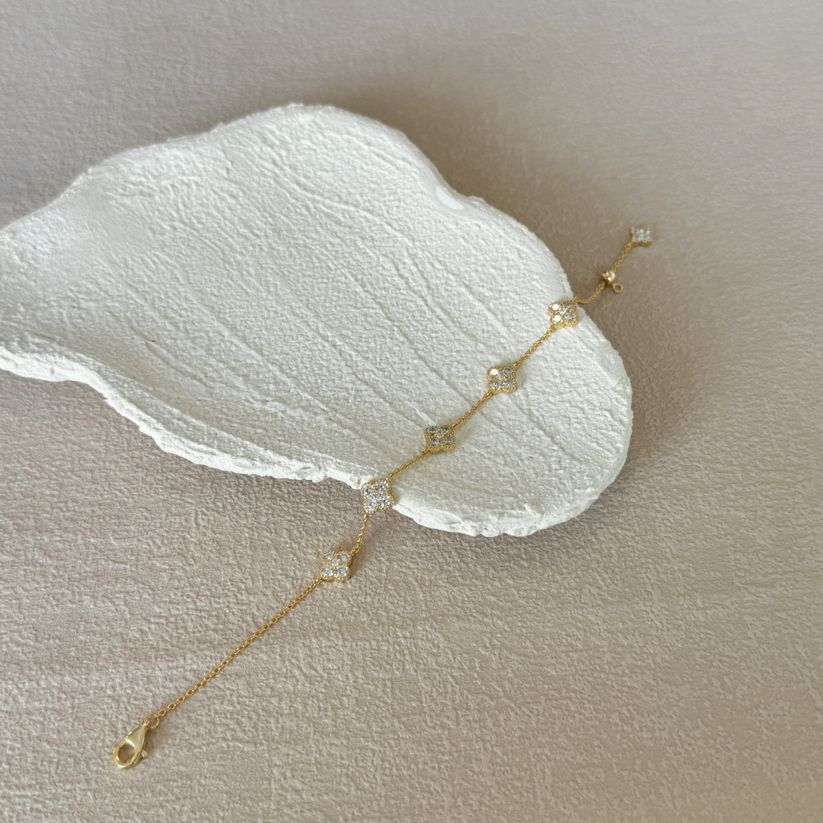 "Golden Petals" Clover Bracelet Dainty Luck. Lasting Shine.