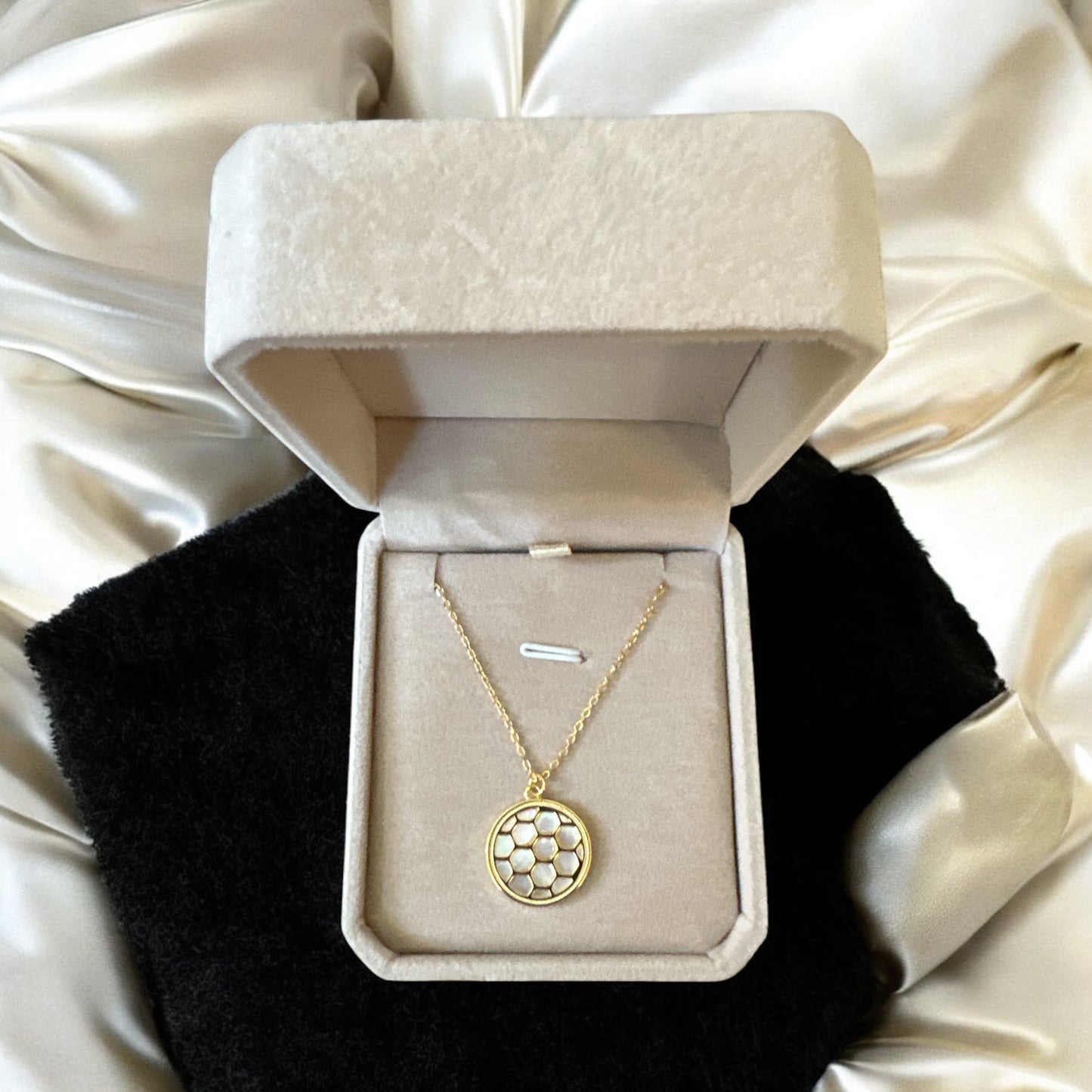 Mother of Pearl Circle Necklace