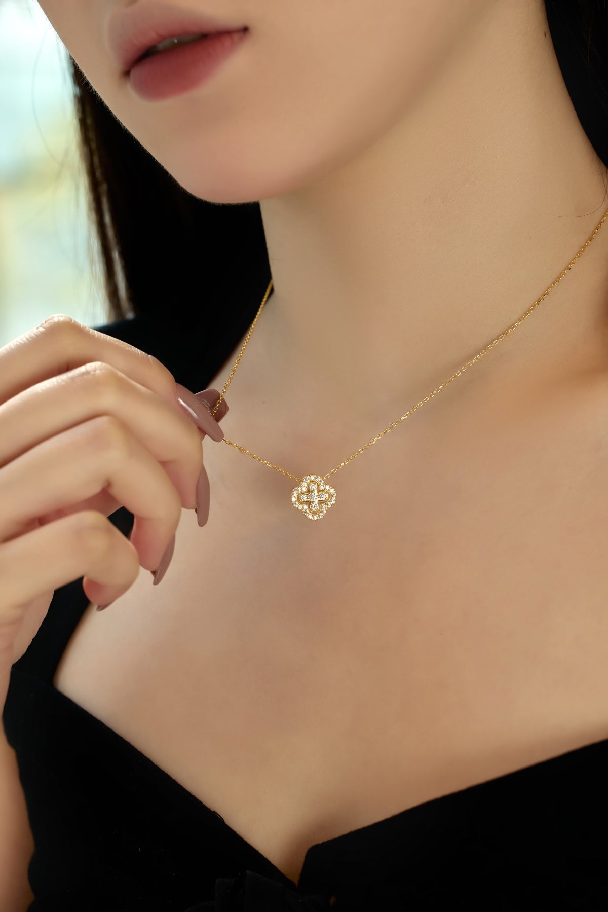 VersaClair Transforming Clover Necklace
925 Sterling Silver | 18K Gold Plated | Convertible Design