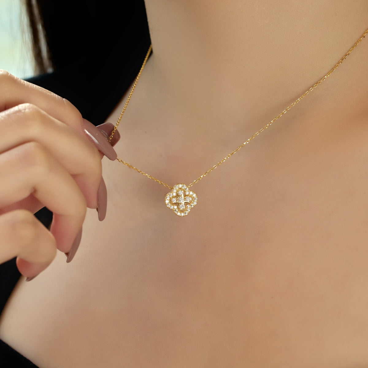 VersaClair Transforming Clover Necklace
925 Sterling Silver | 18K Gold Plated | Convertible Design
