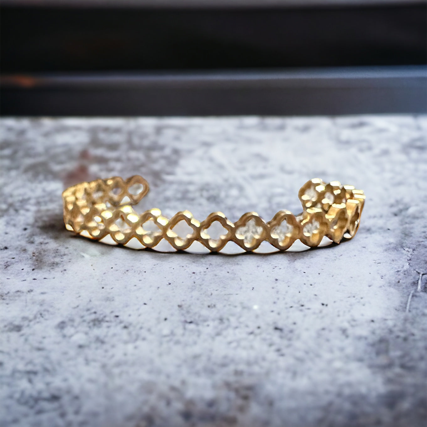 CLOVER BANGLES