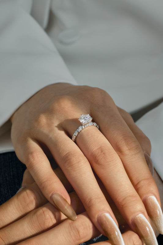 Audrey Luxe – The 2-Carat Moissanite Solitaire Ring in Rhodium-Plated Silver