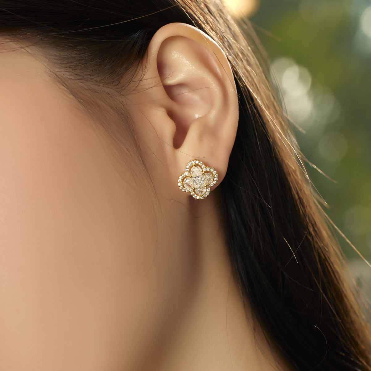 "LumiClover" Stud Earrings Timeless Brilliance. Everyday Bloom.