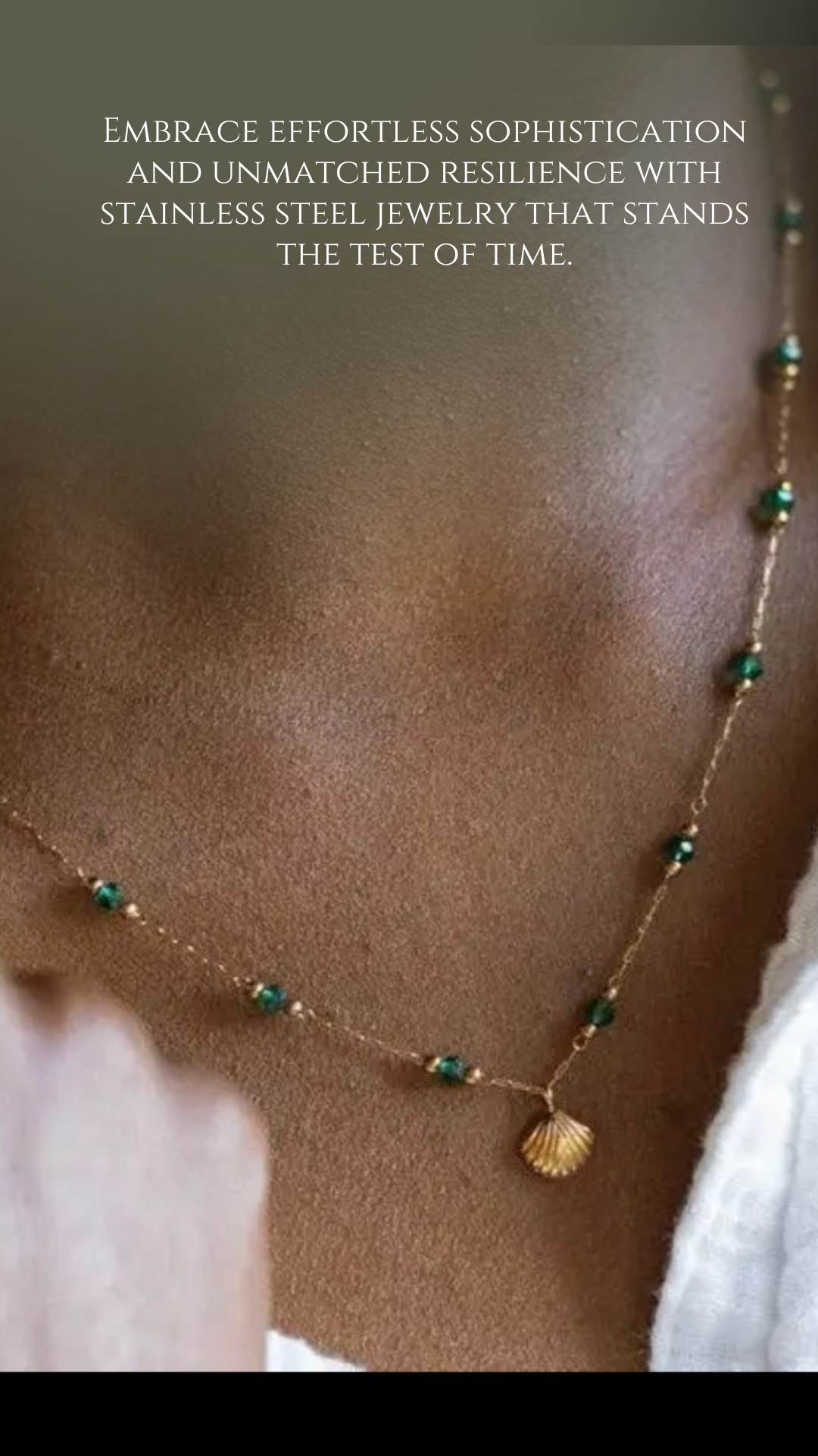 Green bead clam necklace