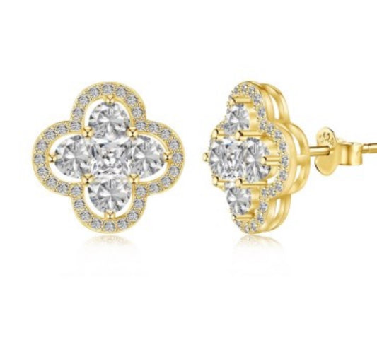 "LumiClover" Stud Earrings Timeless Brilliance. Everyday Bloom.